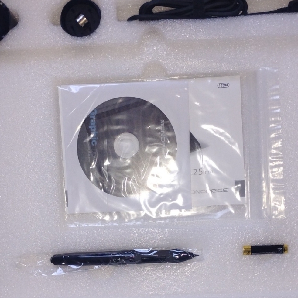 Black Graphics Tablet - Picture 4 of 8